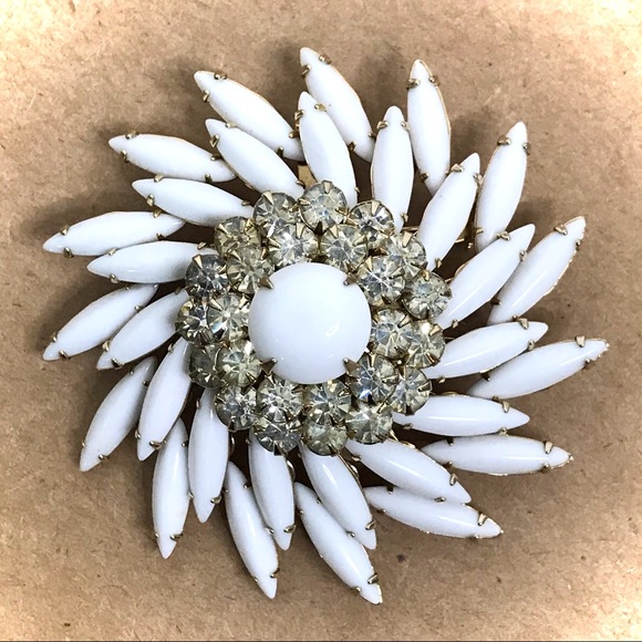 Vintage Judy Lee Milk Glass Rhinestone Brooch - Picture 5 of 5